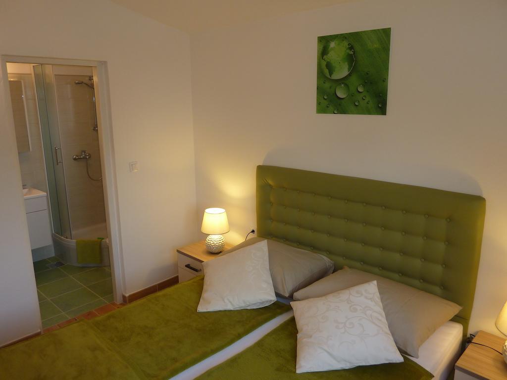 Apartments Ori Tkon Rom bilde